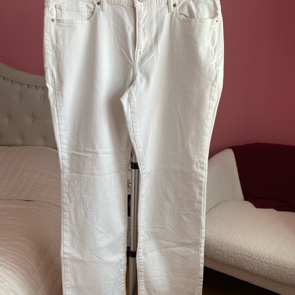 Lucky Brand Mid Rise Straight Leg Jeans Size 14/32R. Brand New, Egg White Color.